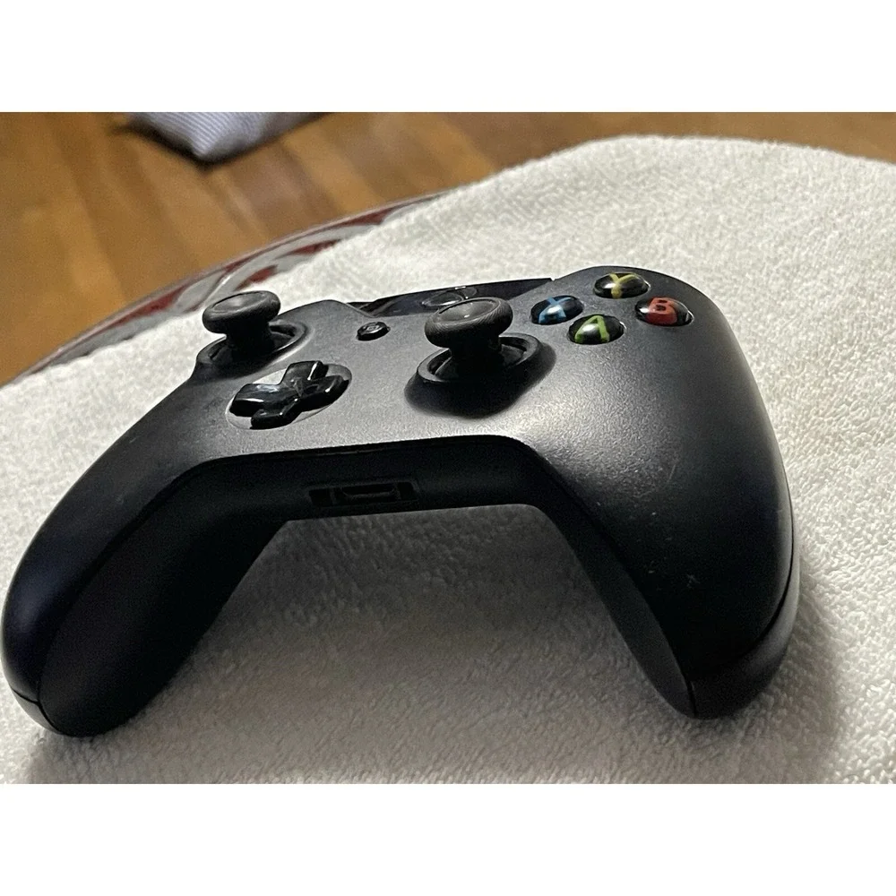 Microsoft Xbox‎ One Wireless Controller - Black - Missing Battery Cover